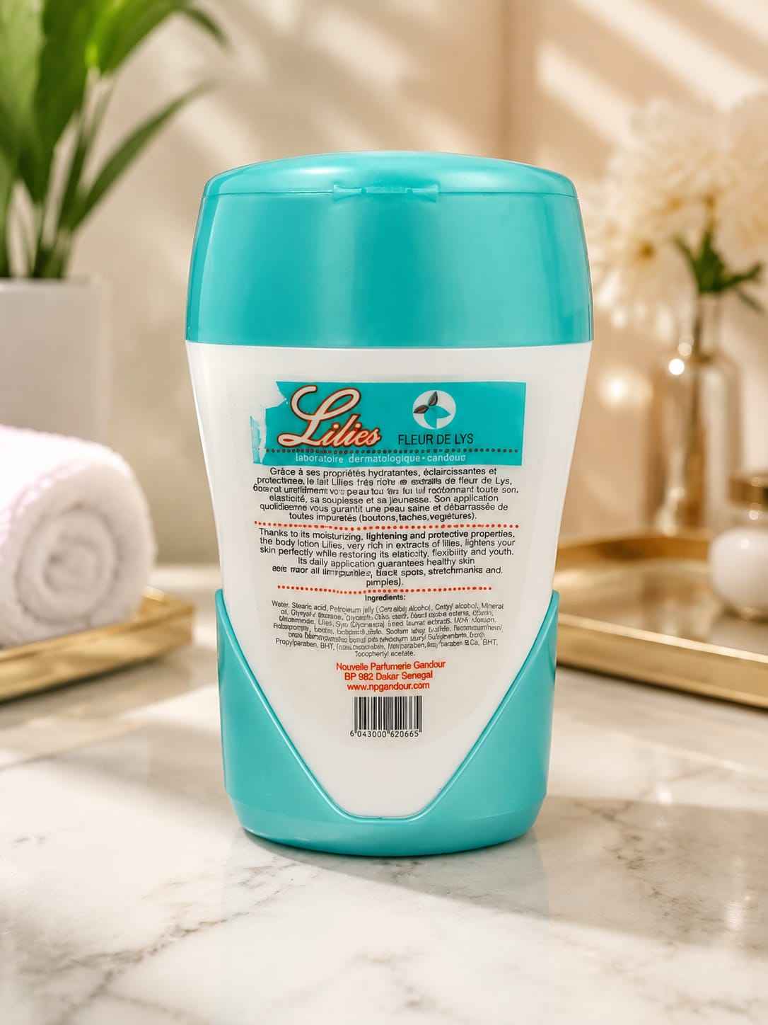 LILIES Fleur de Lys Body Lotion with lily flower extract, 500 ml bottle, showing the lotion and floral branding.